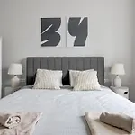 Sofia\'S Elegant Urban Retreat