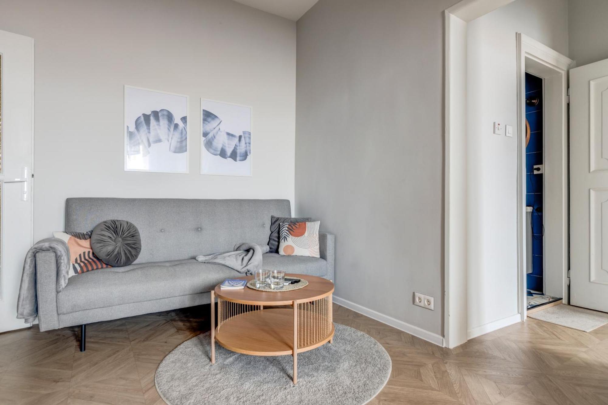 Sofia's Elegant Urban Retreat Apartament