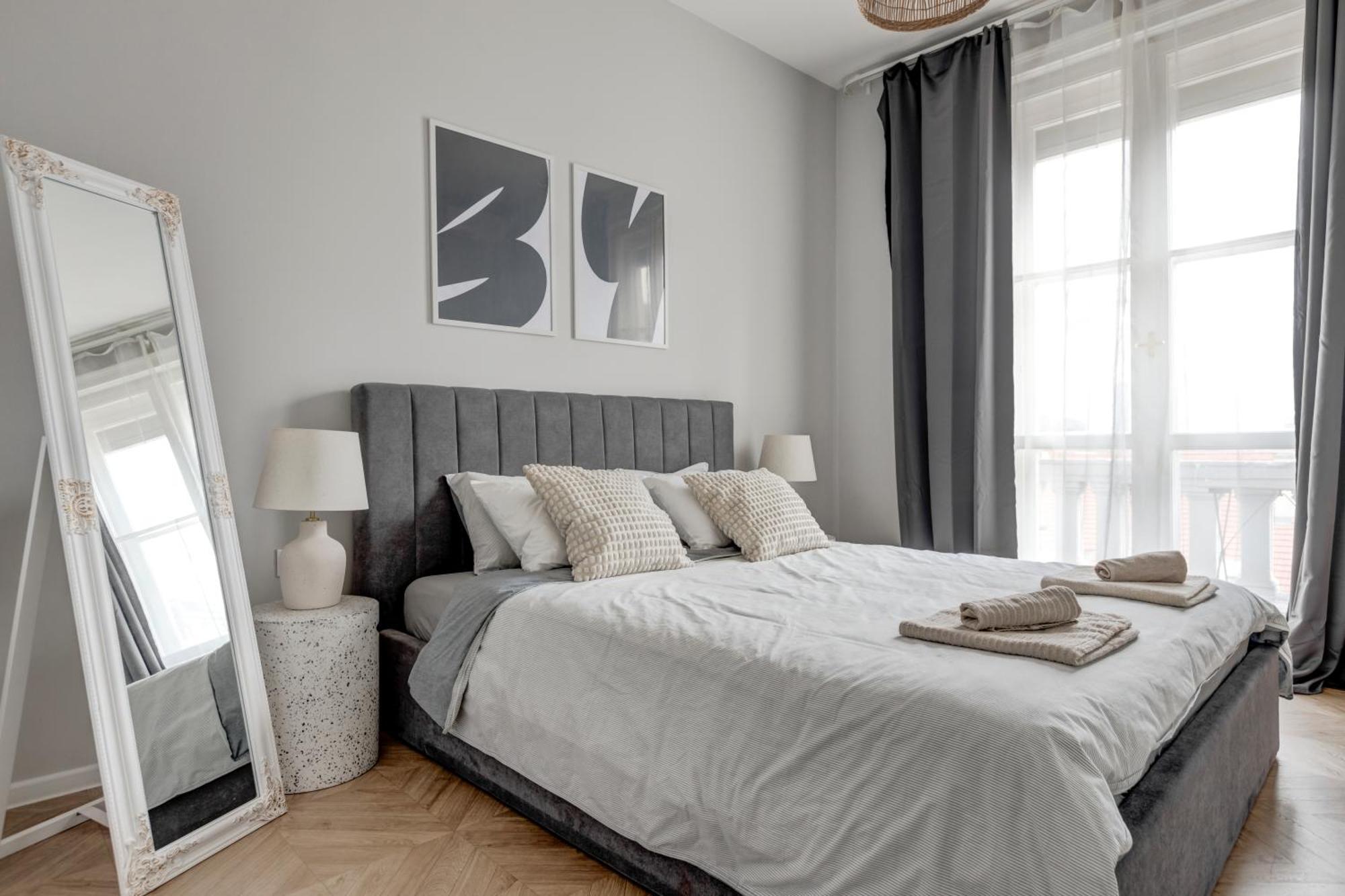 Apartament Sofia's Elegant Urban Retreat