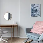 Sofia\'S Elegant Urban Retreat